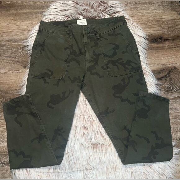 Sanctuary women’s camouflage pants - Picture 1 of 9